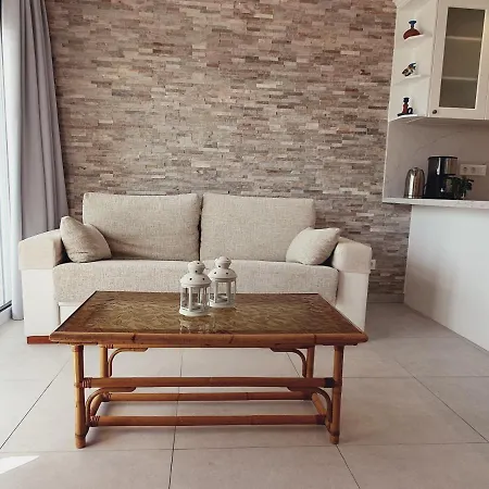 Apartmán Elegant And Spacious With Sea Vieuw