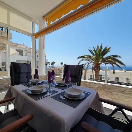 Apartmán Elegant And Spacious With Sea Vieuw